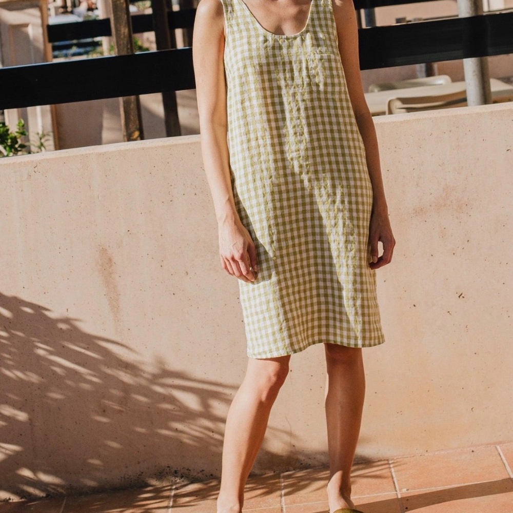 Not Perfect Linen Sicily Dress in S/M, Magenta - Picture 3 of 3